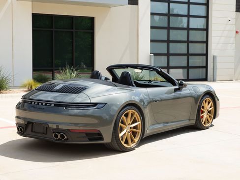 Used 2021 Porsche 911 Carrera S w/ Premium Package RWD image 10