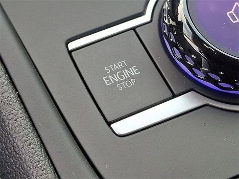 New 2025 Volkswagen Tiguan SE image 19