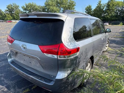 Used 2011 Toyota Sienna LE w/ Towing Pkg FWD image 5