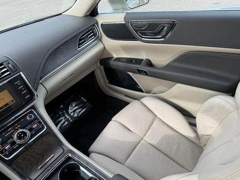 Used 2017 Lincoln Continental Select w/ Climate Package image 11