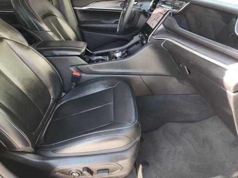 Used 2023 Jeep Grand Cherokee 4WD 4xe image 16