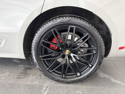 Certified 2023 Porsche Macan GTS image 11