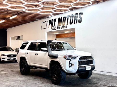 Used 2016 Toyota 4Runner SR5 AWD/4WD image 1
