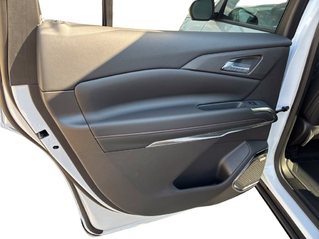 New 2027 Chevrolet Traverse RS w/ LPO, Floor Liner Package FWD image 13