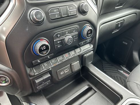 Used 2021 Chevrolet Silverado 1500 LT Trail Boss w/ Convenience Package II AWD/4WD image 29