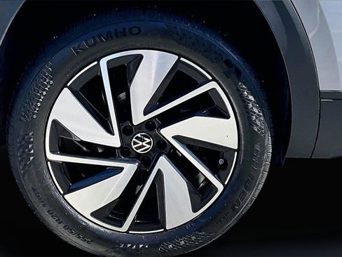 Used 2024 Volkswagen Atlas SE image 36