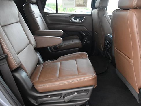 Used 2021 Chevrolet Tahoe High Country RWD image 15