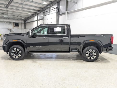 Used 2024 GMC Sierra 3500 Denali Ultimate AWD/4WD image 6