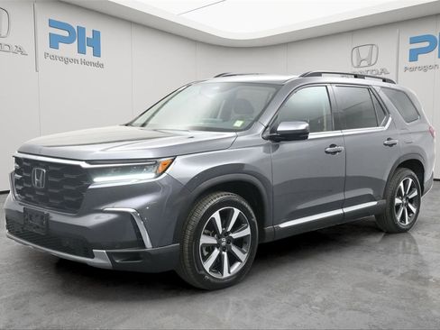 Certified 2025 Honda Pilot Touring image 1