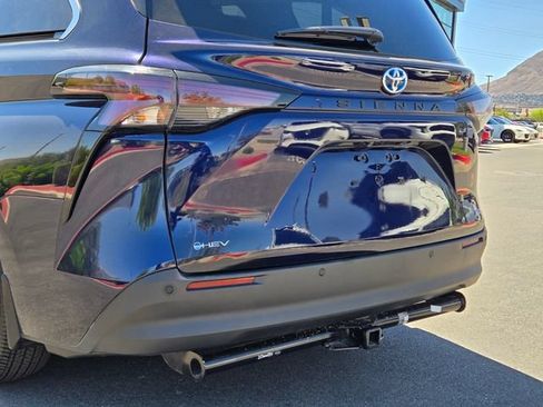 Used 2025 Toyota Sienna XLE FWD image 5