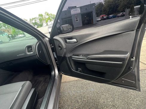 Used 2018 Dodge Charger SXT RWD image 30