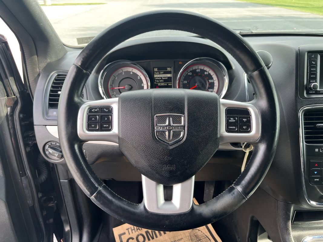 Used 2014 Dodge Grand Caravan R/T w/ Driver Convenience Group FWD image 16