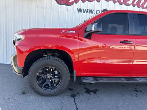Used 2021 Chevrolet Silverado 1500 LT Trail Boss w/ Convenience Package II image 2