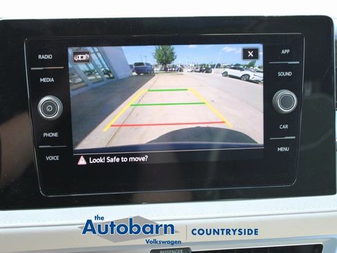 Used 2025 Volkswagen Taos SE AWD/4WD image 15