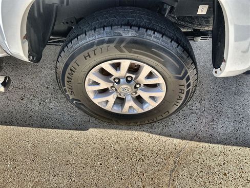 Used 2017 Toyota Tacoma SR5 image 12