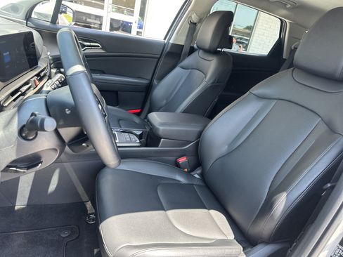 Used 2026 Kia Sportage EX FWD image 11