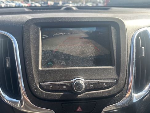 Used 2018 Chevrolet Equinox LT image 17