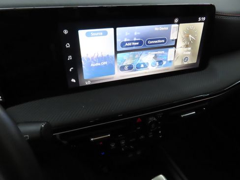 Used 2025 Nissan Kicks SR AWD/4WD image 19