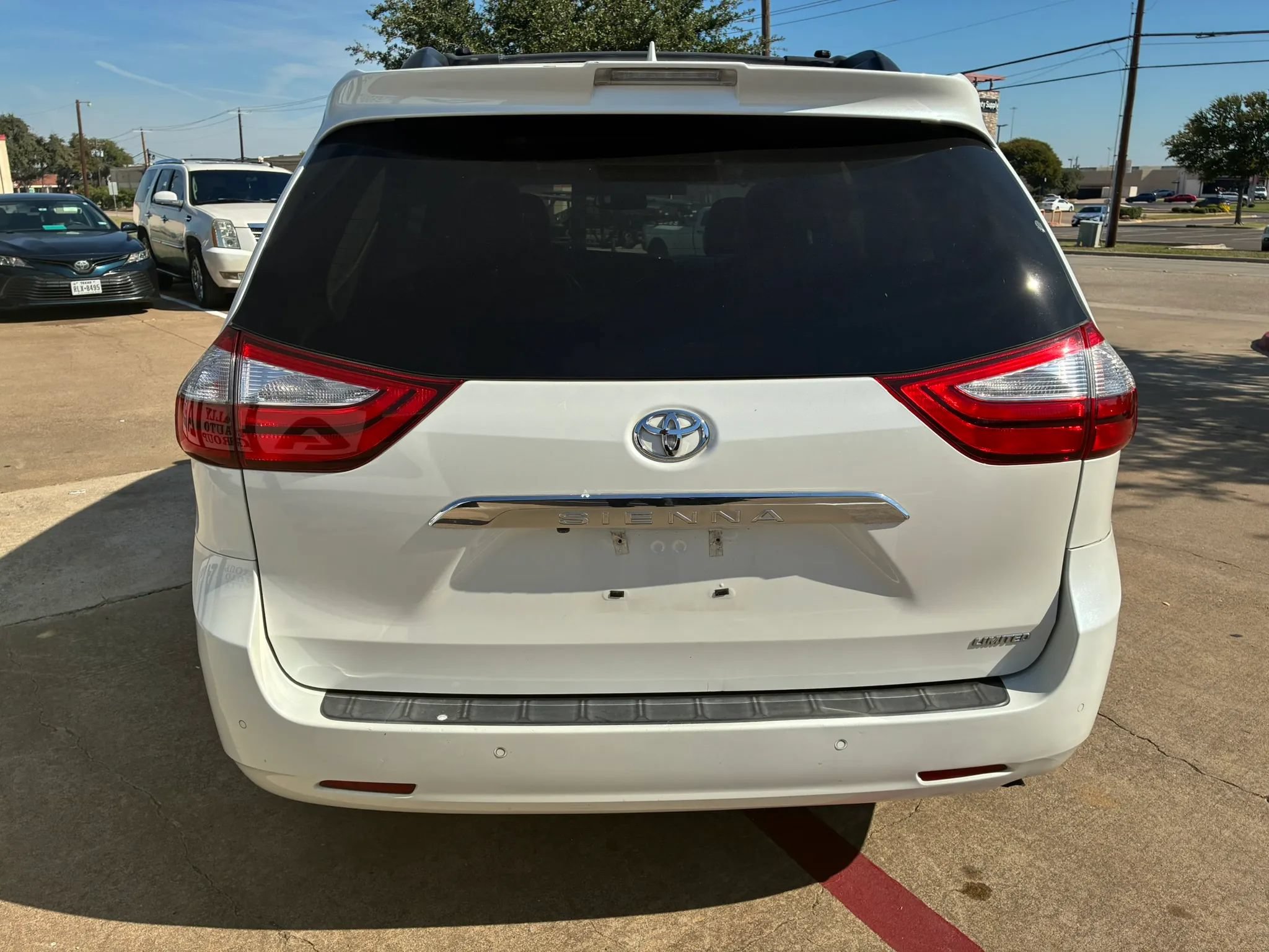 Used 2019 Toyota Sienna Limited Premium FWD image 6