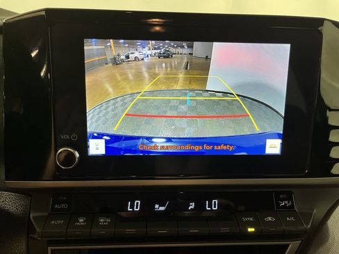 Used 2025 Toyota Camry LE AWD/4WD image 19