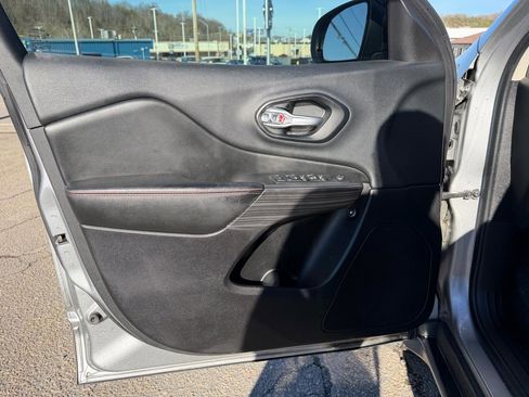 Used 2015 Jeep Cherokee Trailhawk w/ Comfort/Convenience Group image 20