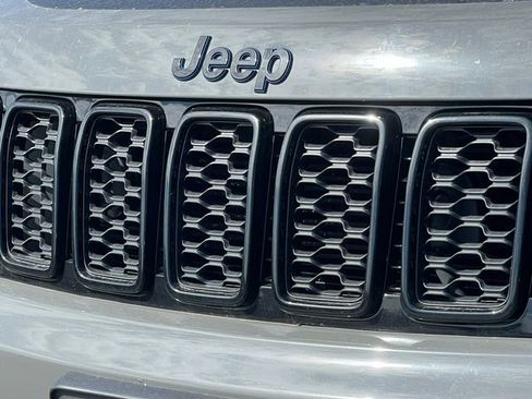 Used 2020 Jeep Grand Cherokee Laredo AWD/4WD image 42