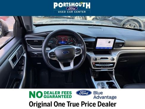 Used 2022 Ford Explorer XLT w/ Equipment Group 202A image 7