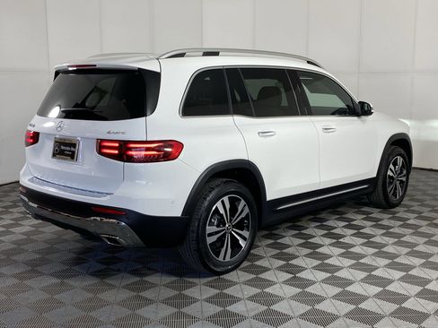 Used 2025 Mercedes-Benz GLB 250 4MATIC image 8