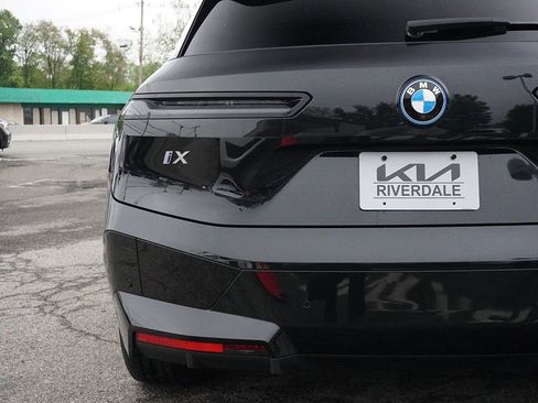 Used 2024 BMW iX xDrive50 w/ Premium Package image 20