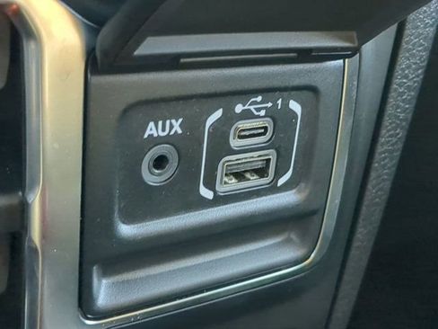 Used 2025 Jeep Gladiator Sport AWD/4WD image 17