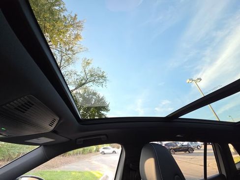 New 2026 Volkswagen Tiguan SE R-Line image 31