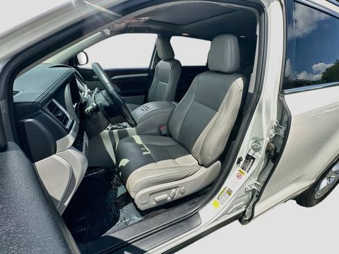 Used 2017 Toyota Highlander XLE FWD image 21