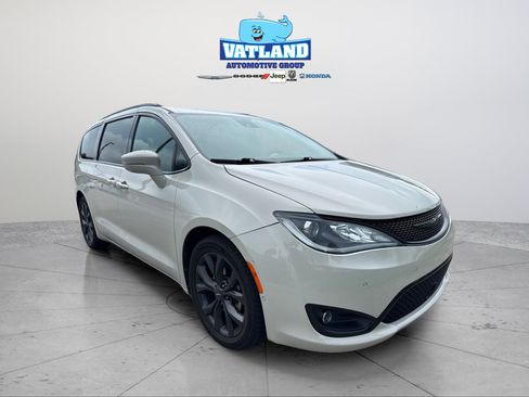 Used 2020 Chrysler Pacifica Limited FWD image 20