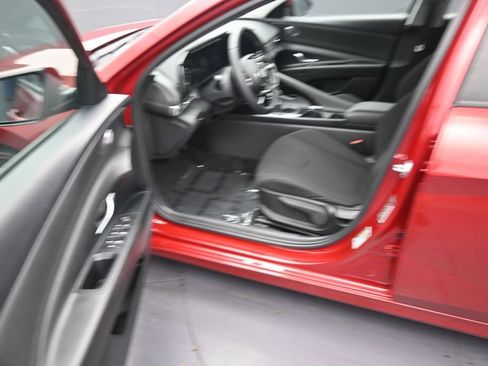 Used 2023 Hyundai Elantra SEL w/ Convenience Package FWD image 11