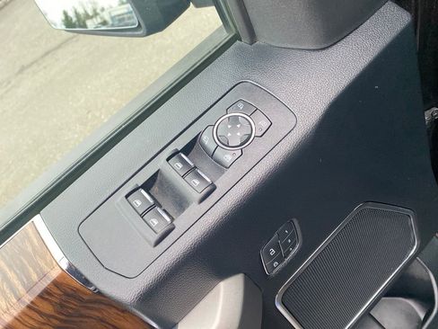 Used 2019 Ford F150 Lariat image 18