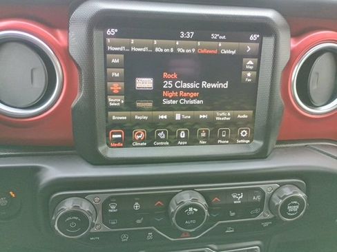 Used 2023 Jeep Gladiator Rubicon w/ Dual Top Group AWD/4WD image 31