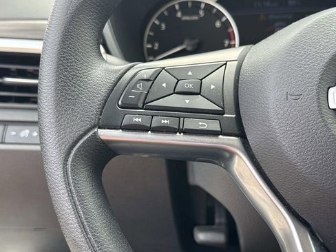 Used 2025 Nissan Altima 2.5 SV FWD image 30