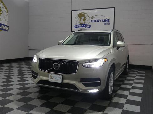 Used 2017 Volvo XC90 T6 Momentum w/ Vision Package AWD/4WD image 4