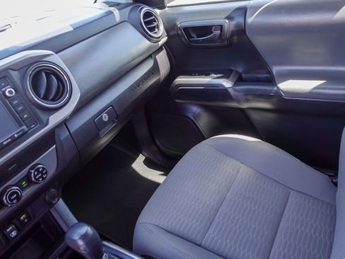 Used 2018 Toyota Tacoma SR5 RWD image 23