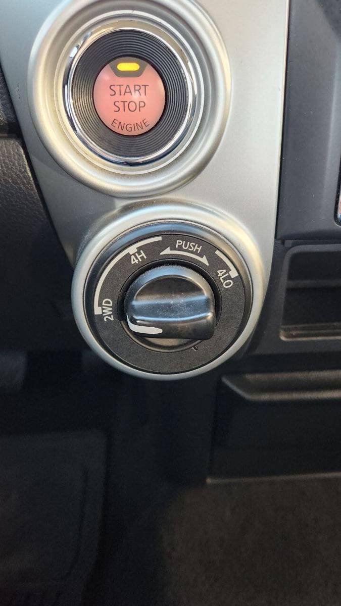Used 2018 Nissan Titan SV AWD/4WD image 13