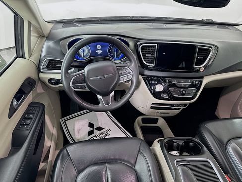 Used 2022 Chrysler Pacifica Touring-L FWD image 21