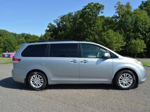 Used 2011 Toyota Sienna XLE w/ XLE Navigation Pkg FWD image 64