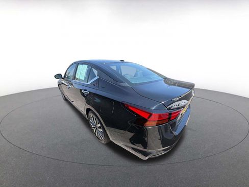 Used 2025 Nissan Altima 2.5 SV FWD image 10