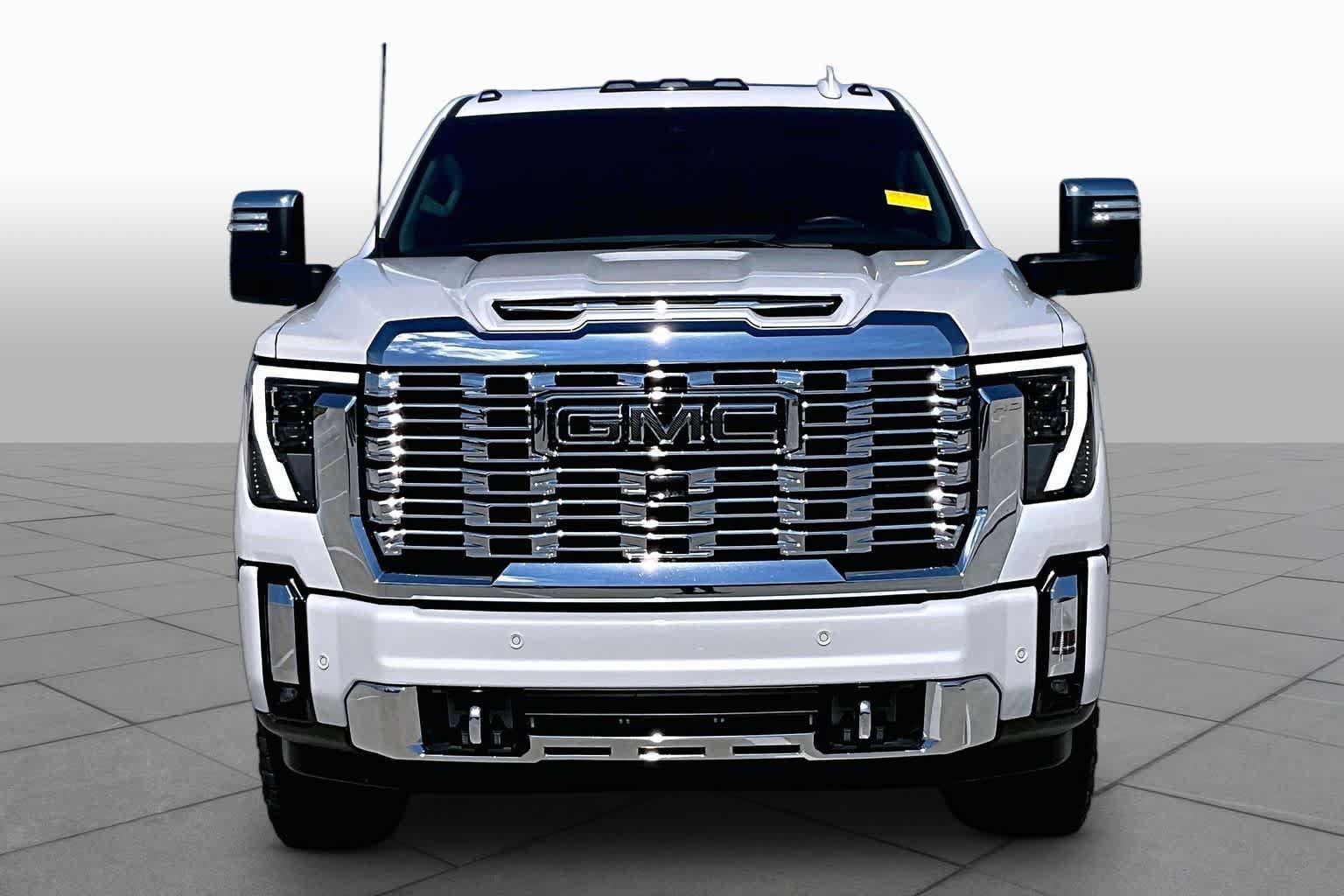 Used 2024 GMC Sierra 2500 Denali w/ Denali Reserve Package AWD/4WD image 4
