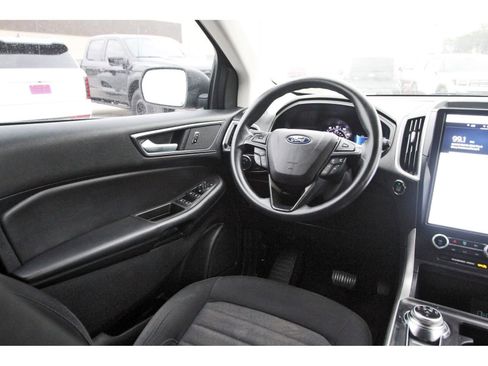 Used 2022 Ford Edge SE image 12