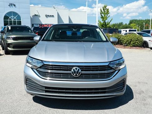 Used 2022 Volkswagen Jetta SE FWD image 2
