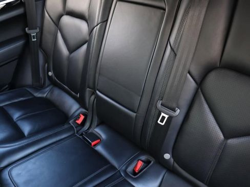 Used 2018 Porsche Cayenne Platinum Edition w/ Premium Package image 69