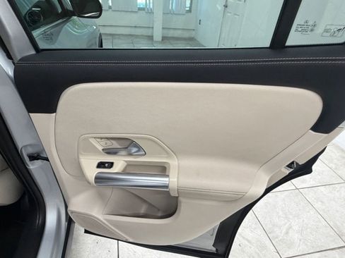 Used 2021 Mercedes-Benz GLA 250 w/ Premium Package image 17