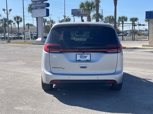 New 2026 Chrysler Pacifica Select w/ S Appearance Package FWD image 4