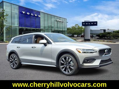 New 2025 Volvo V60 B5 Cross Country Ultra w/ Protection Package Premier